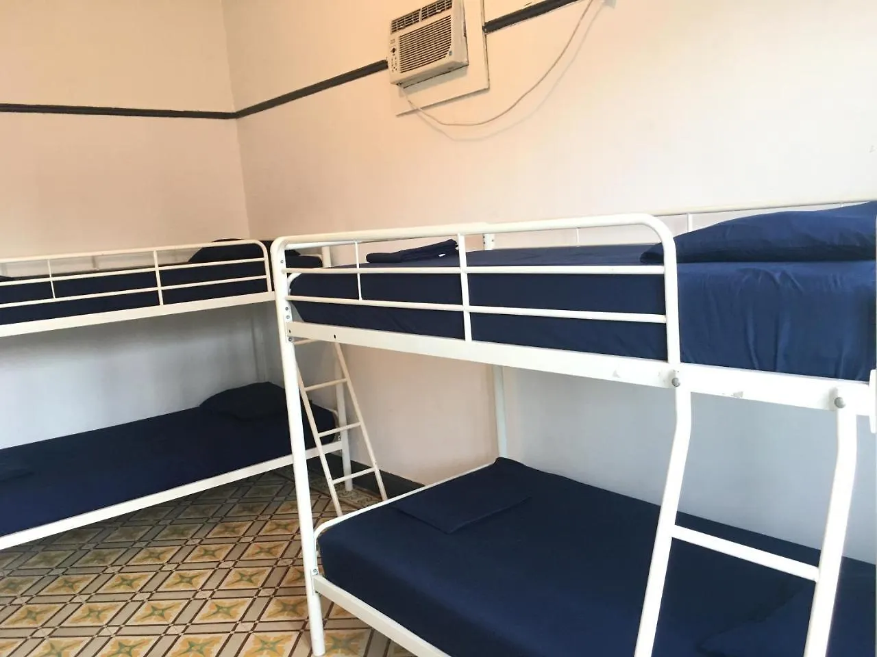 Hostel H1 Miramar San Juan 0*,
